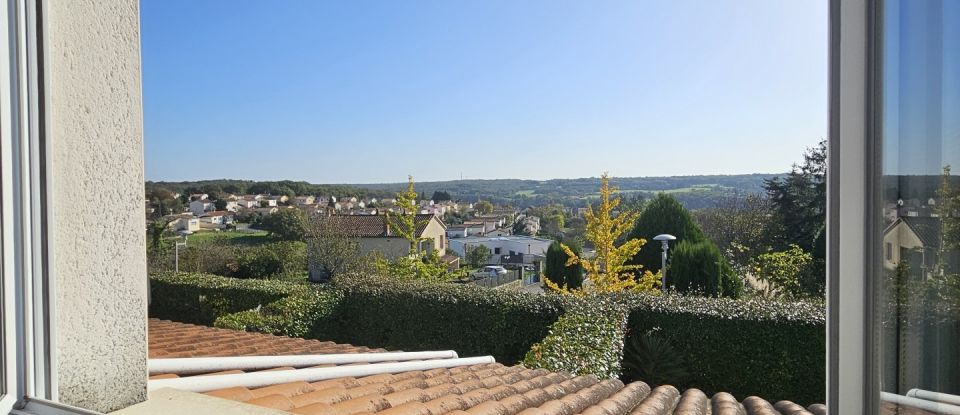 Traditional house 4 rooms of 90 m² in Soyaux (16800)