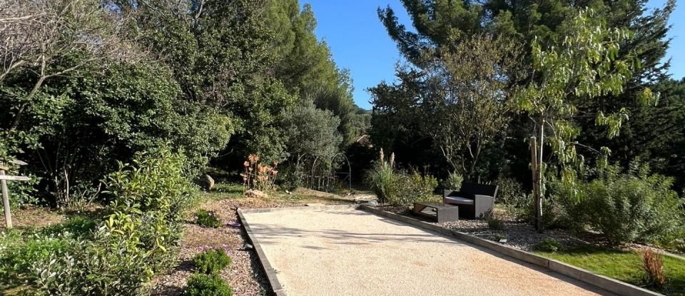 Maison traditionnelle 7 pièces de 176 m² à Le Castellet (83330)