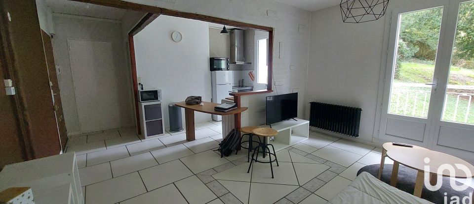 Studio 1 room of 35 m² in Poitiers (86000)