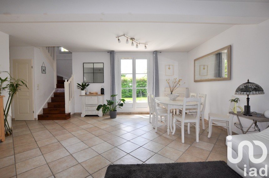 Maison 6 pièces de 130 m² à Orgeval (78630)