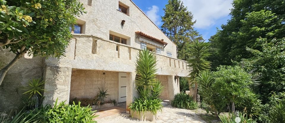 Traditional house 9 rooms of 250 m² in Vence (06140)