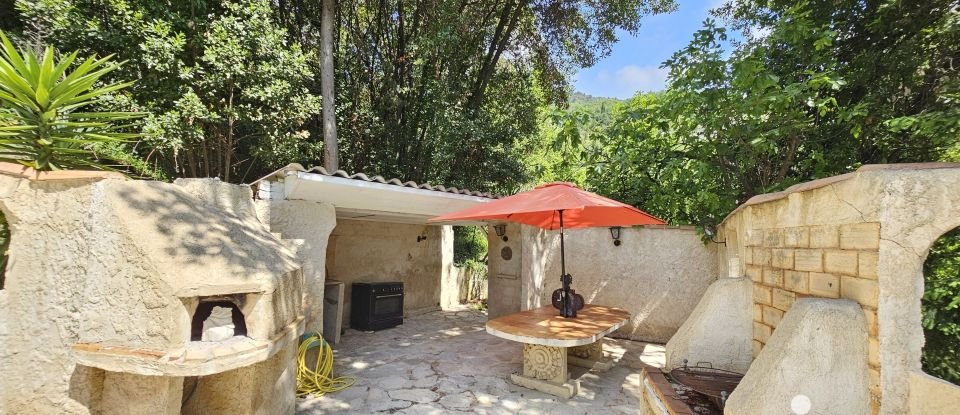 Traditional house 9 rooms of 250 m² in Vence (06140)