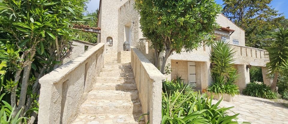 Traditional house 9 rooms of 250 m² in Vence (06140)