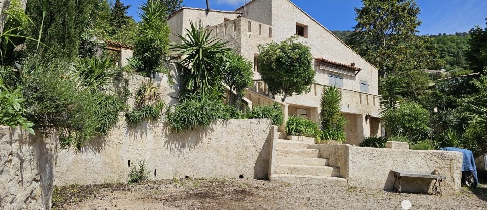 Traditional house 9 rooms of 250 m² in Vence (06140)