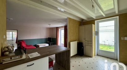 House 4 rooms of 109 m² in Saint-Georges-de-Noisné (79400)