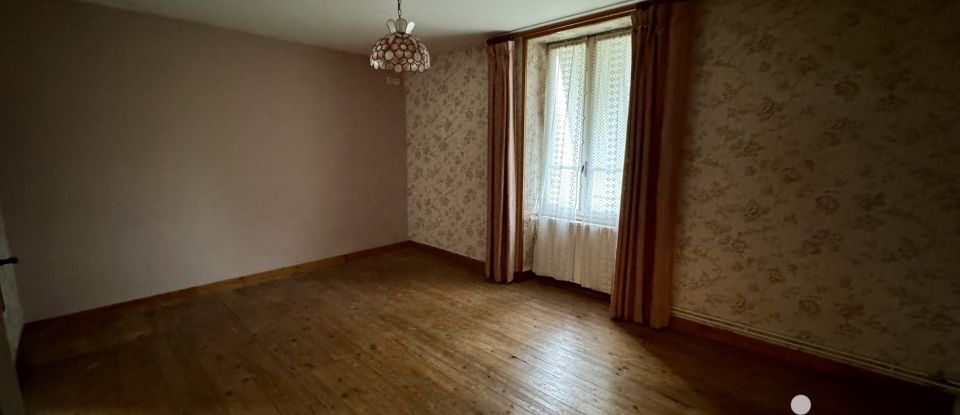 House 4 rooms of 109 m² in Saint-Georges-de-Noisné (79400)