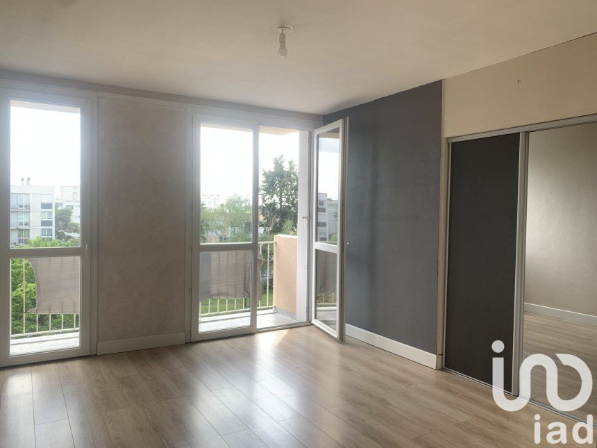 Apartment 3 rooms of 54 m² in Cholet (49300)