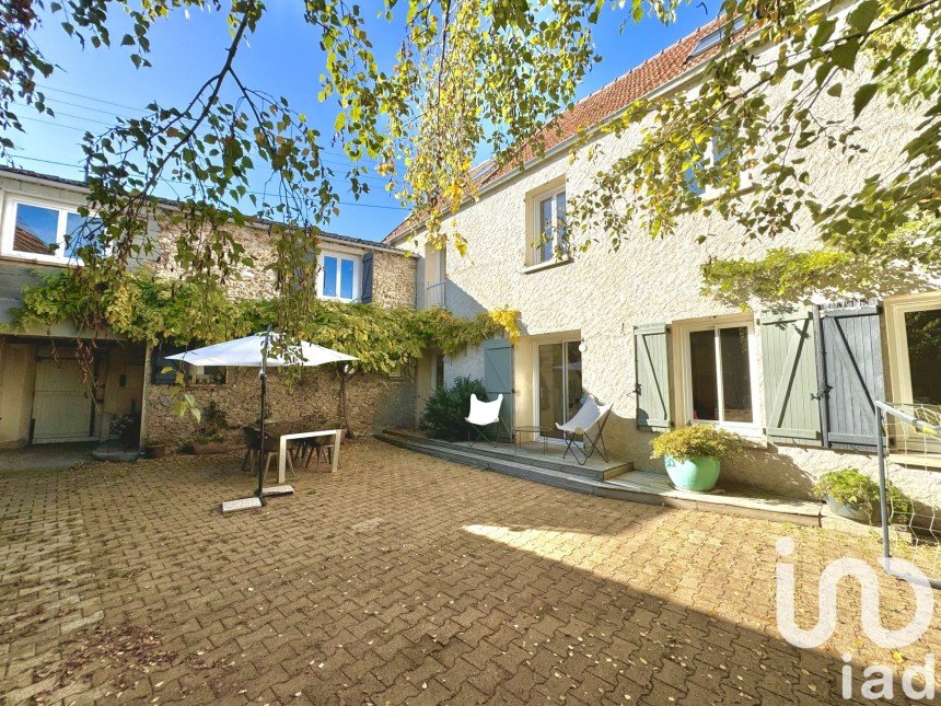 House 7 rooms of 216 m² in Leuville-sur-Orge (91310)