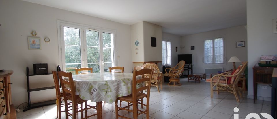 House 4 rooms of 100 m² in Le Bois-Plage-en-Ré (17580)