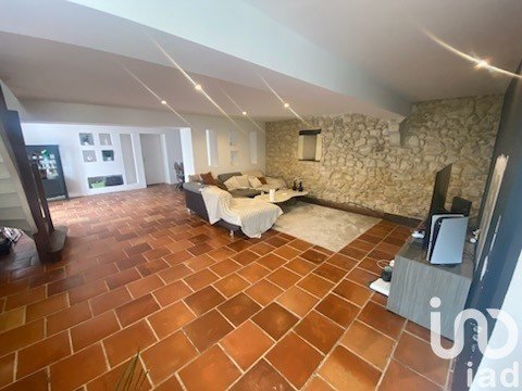 Maison 8 pièces de 203 m² à Fargues-Saint-Hilaire (33370)