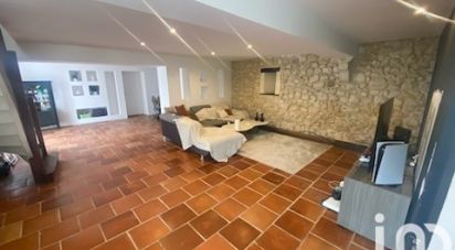 Maison 8 pièces de 203 m² à Fargues-Saint-Hilaire (33370)