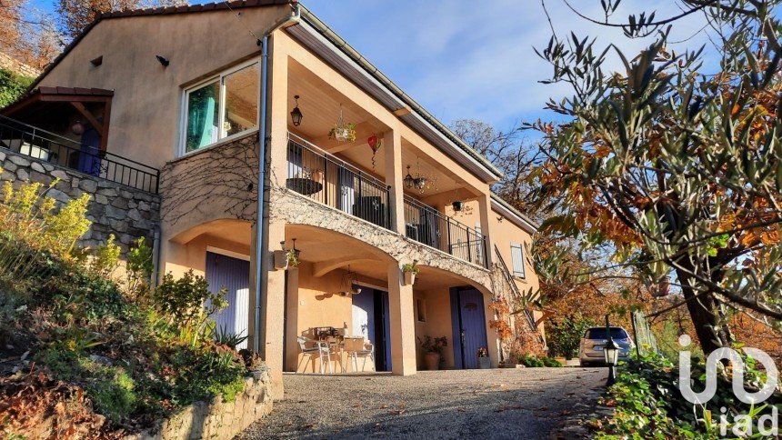 Traditional house 7 rooms of 138 m² in Antraigues-sur-Volane (07530)