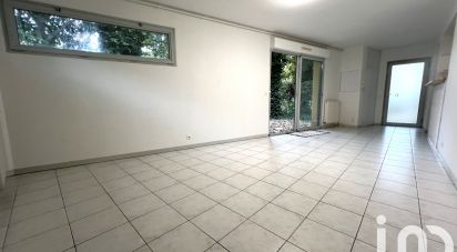 Appartement 3 pièces de 65 m² à Bordeaux (33800)