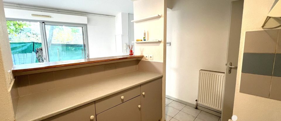 Appartement 3 pièces de 65 m² à Bordeaux (33800)