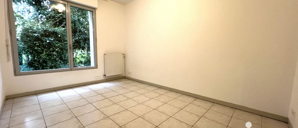 Appartement 3 pièces de 65 m² à Bordeaux (33800)