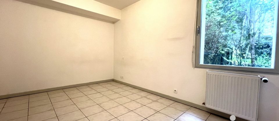 Appartement 3 pièces de 65 m² à Bordeaux (33800)