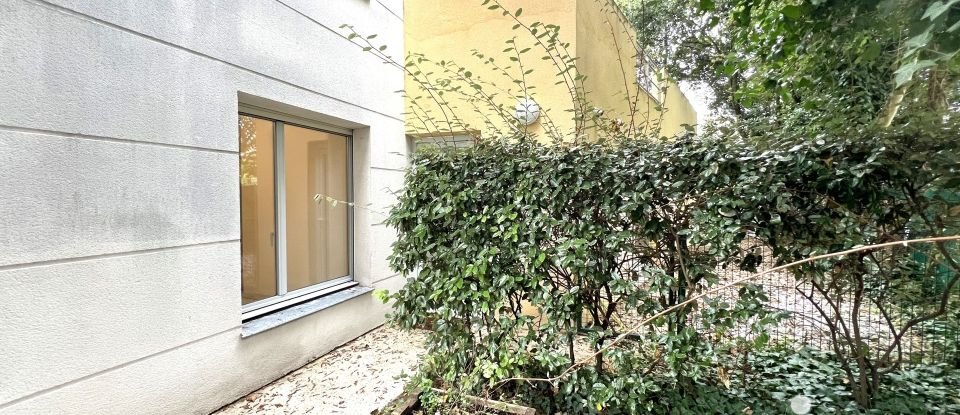 Appartement 3 pièces de 65 m² à Bordeaux (33800)