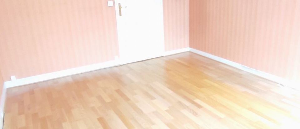 Apartment 6 rooms of 120 m² in Vaux-le-Pénil (77000)