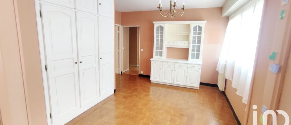 Apartment 6 rooms of 120 m² in Vaux-le-Pénil (77000)