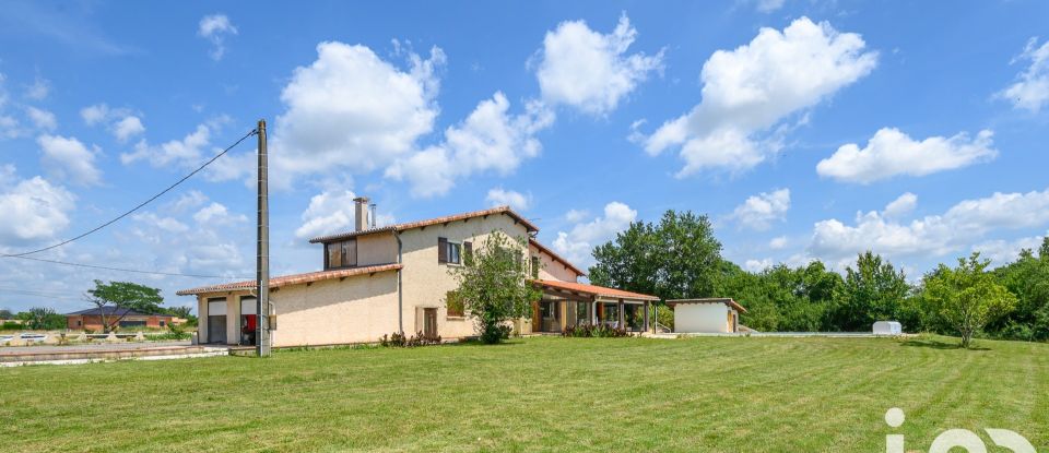 Maison 8 pièces de 207 m² à Castelsarrasin (82100)