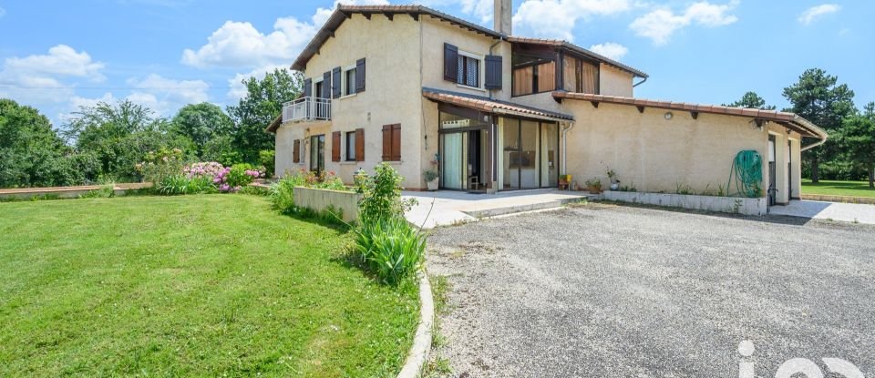 Maison 8 pièces de 207 m² à Castelsarrasin (82100)