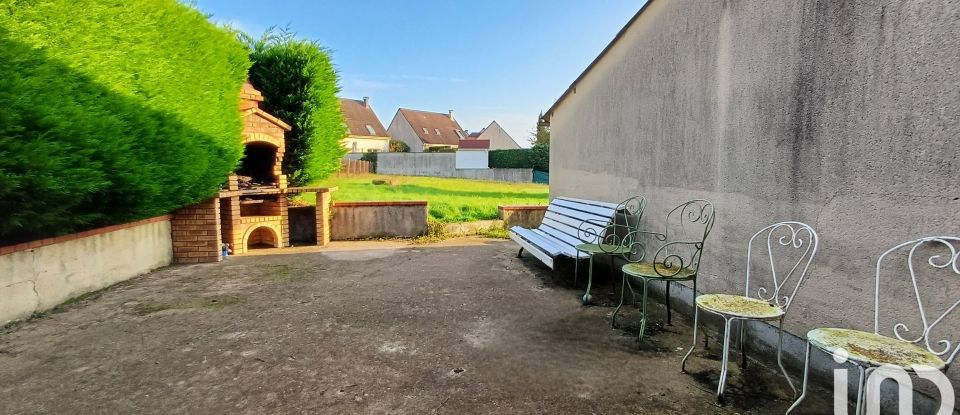 House 5 rooms of 158 m² in Saint-Doulchard (18230)