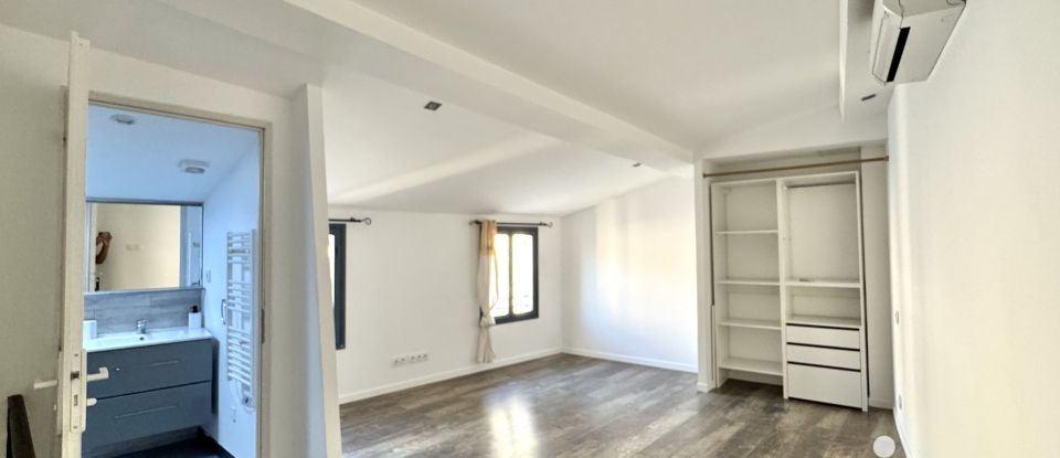 Town house 3 rooms of 70 m² in Saint-Gilles (30800)