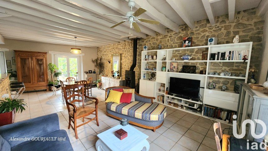 Traditional house 7 rooms of 167 m² in Antugnac (11190)