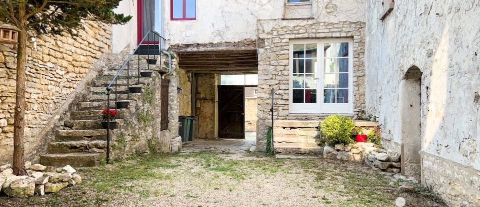 Maison de village 6 pièces de 213 m² à Follainville-Dennemont (78520)