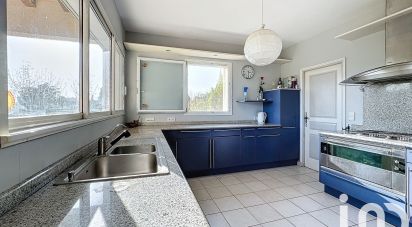 Maison 8 pièces de 182 m² à Saint-Étienne-du-Grès (13103)