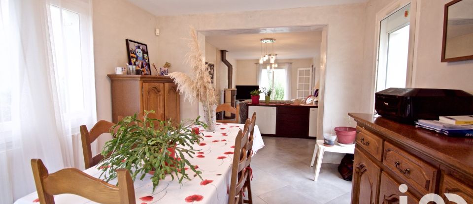 Traditional house 7 rooms of 136 m² in Saint-Yon (91650)