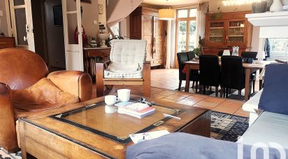 Traditional house 7 rooms of 163 m² in Quimper (29000)