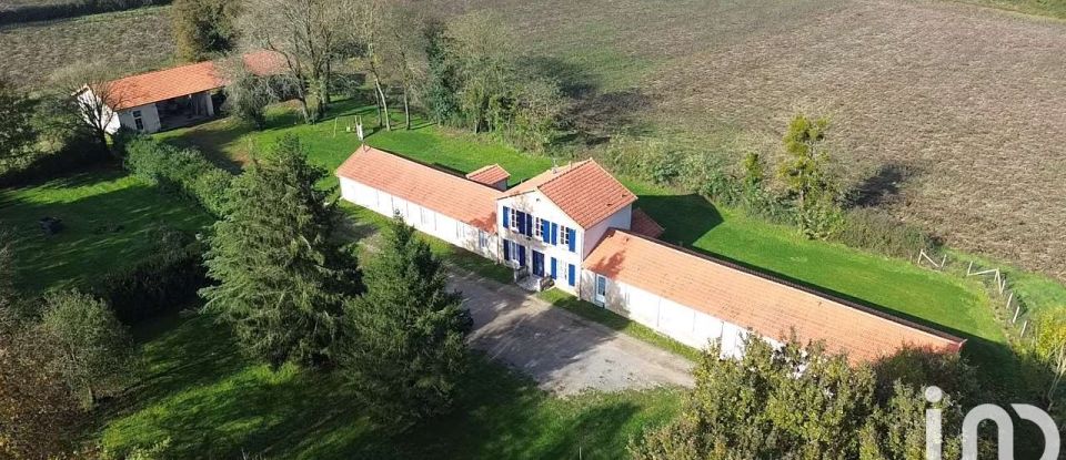 Longere 9 rooms of 325 m² in Reffannes (79420)