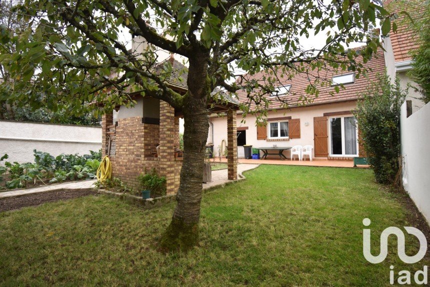 House 6 rooms of 135 m² in Ormesson-sur-Marne (94490)