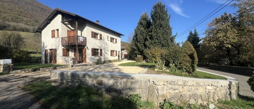 Maison 6 pièces de 135 m² à Barraux (38530)