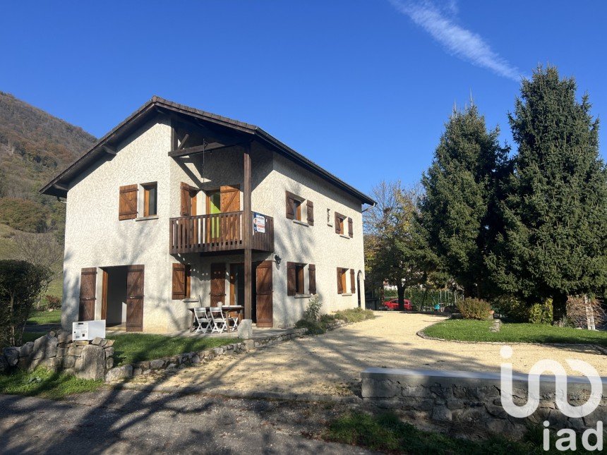 Maison 6 pièces de 135 m² à Barraux (38530)