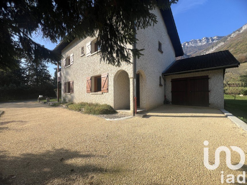 House 6 rooms of 135 m² in Barraux (38530)