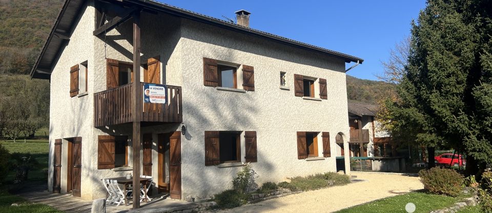 Maison 6 pièces de 135 m² à Barraux (38530)