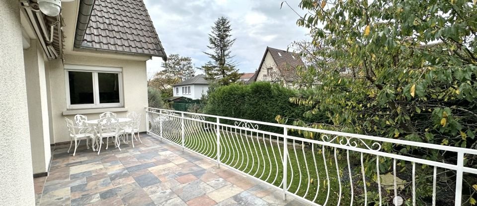 House 10 rooms of 214 m² in Noisy-le-Grand (93160)