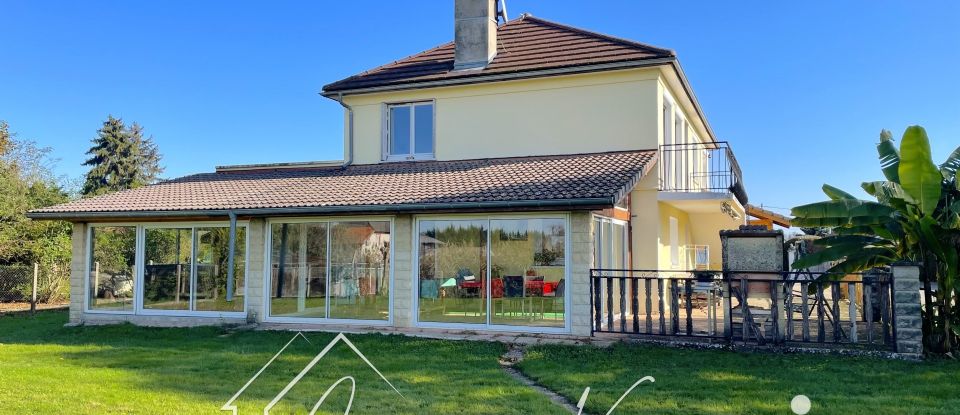 House 7 rooms of 209 m² in LES ABRETS (38490)