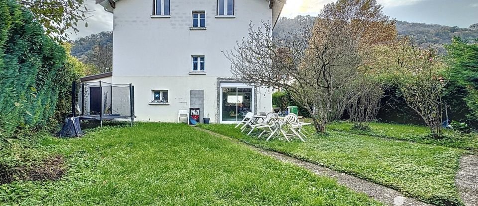 House 10 rooms of 223 m² in Gières (38610)