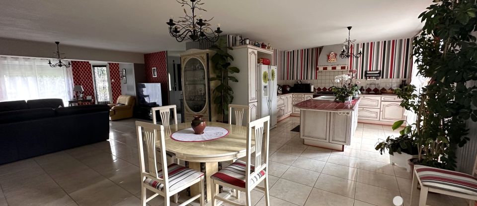 House 5 rooms of 116 m² in VEUZAIN-SUR-LOIRE (41150)