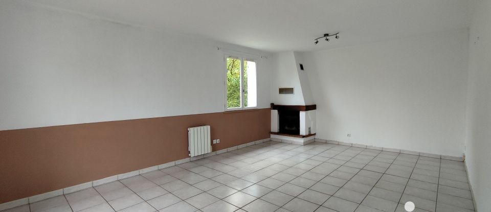 House 4 rooms of 89 m² in Blaslay (86170)