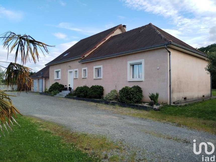 House 7 rooms of 255 m² in Lescar (64230)