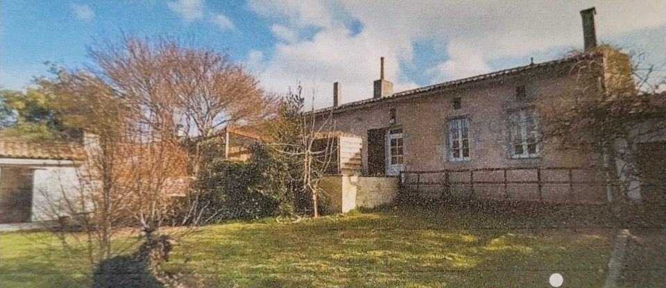 House 17 rooms of 525 m² in Boisredon (17150)