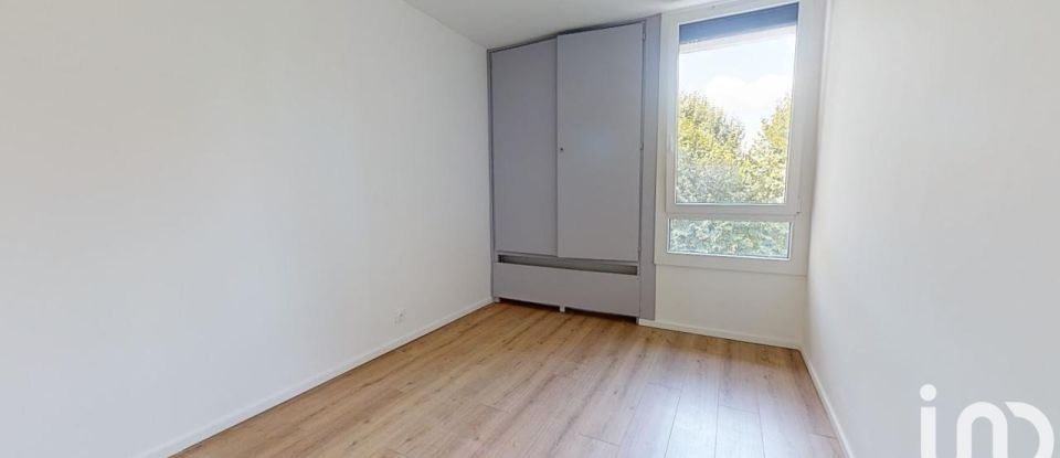 Apartment 4 rooms of 84 m² in Élancourt (78990)