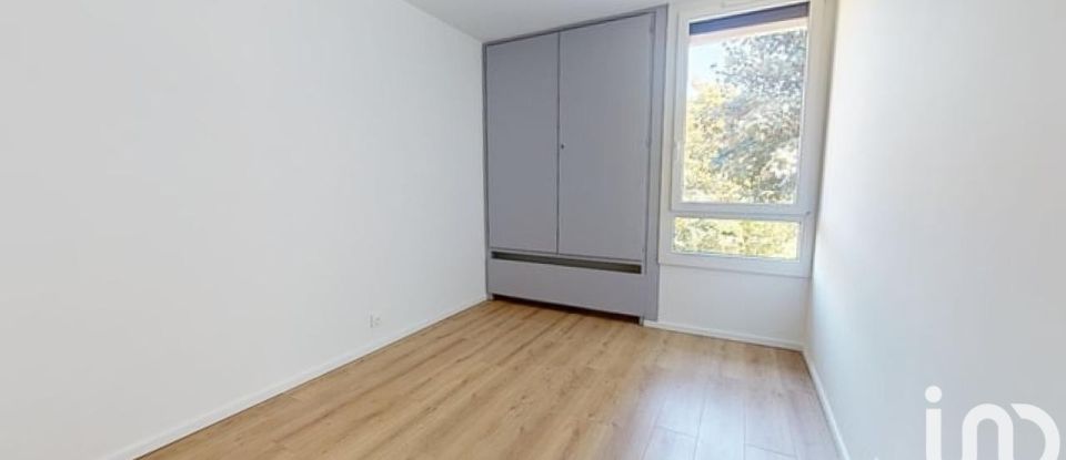 Apartment 4 rooms of 84 m² in Élancourt (78990)