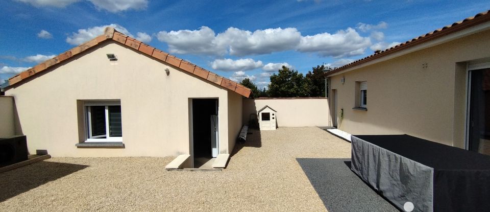 Maison 6 pièces de 150 m² à Smarves (86240)