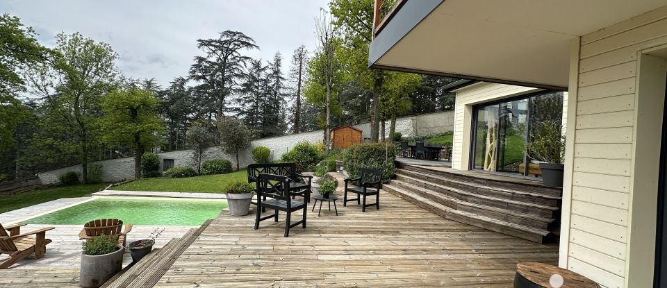 House 8 rooms of 236 m² in La Fouillouse (42480)