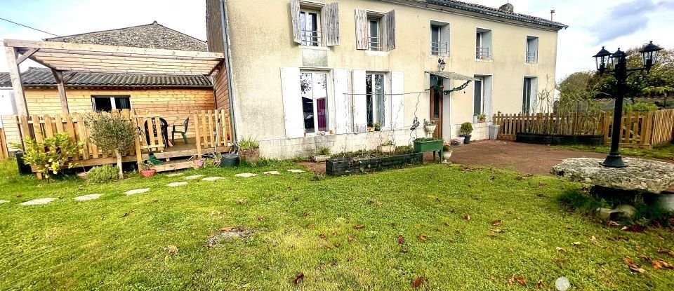 House 10 rooms of 248 m² in La Brousse (17160)